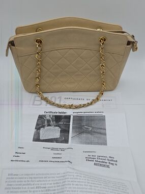 CHANEL Quilted Leather Shoulder Bag in Light Beige with Gold Chain